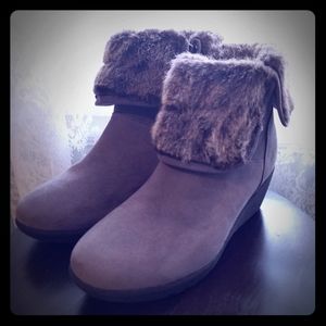 Muk Luks Faux Suede/Fur Grey Wedge Boots 7.5